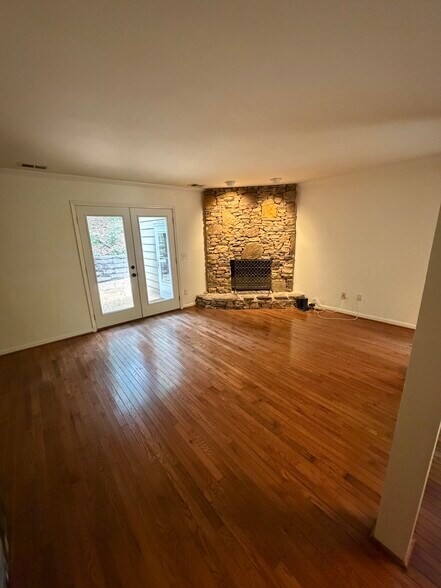 Building Photo - 2208 Montreat Dr