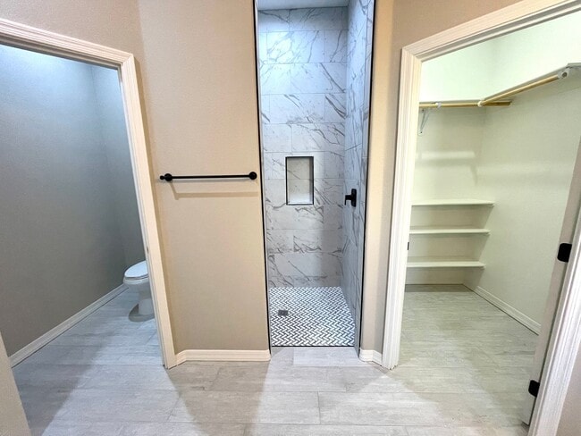 Building Photo - Beautiful 3 Bedroom Home on Desert Lakes Golf Course!