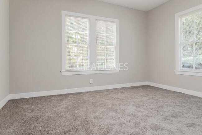 Building Photo - 1703 Pine St