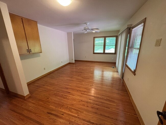 Building Photo - Mid-Century Modern 3-Bedroom, 2-Bathroom H...