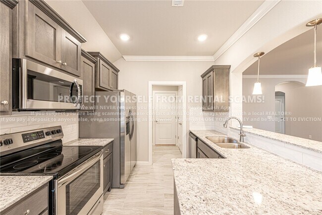 Building Photo - 4463 W Newton Ave