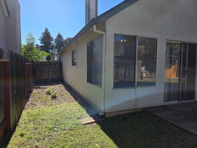 Building Photo - 203 Catalpa Ln