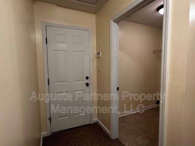 Building Photo - 206 High Meadows Cir