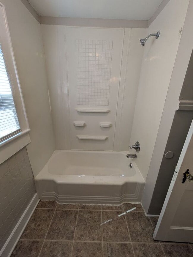 Building Photo - 3BD/2BA Home in Hickory