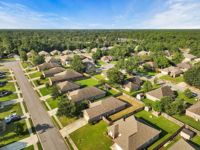 Building Photo - 13727 Foxhill Drive