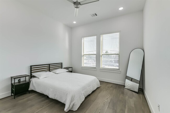 Building Photo - 308 Queen Sude Ln
