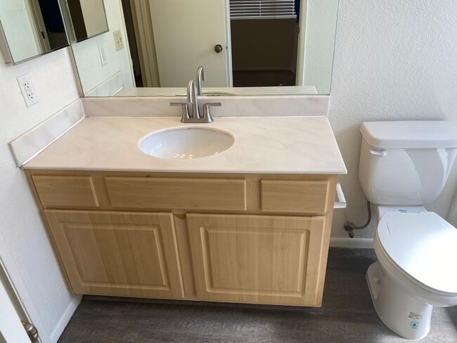 Building Photo - Henderson!!! 4 Bedrooms!! Single Story!! 2 car garage!! Big Back Yard!!! No HOA!! All Appliances!!