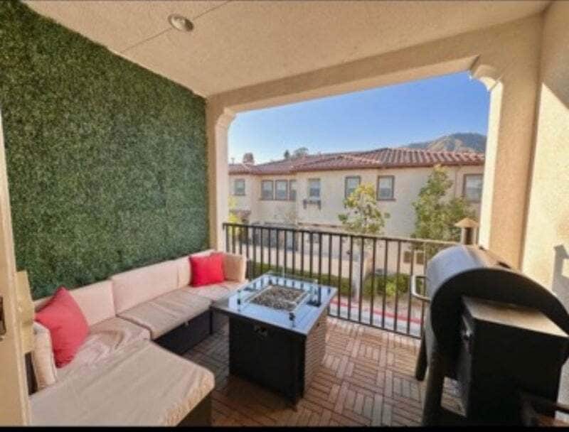 Building Photo - 849 The Promenade