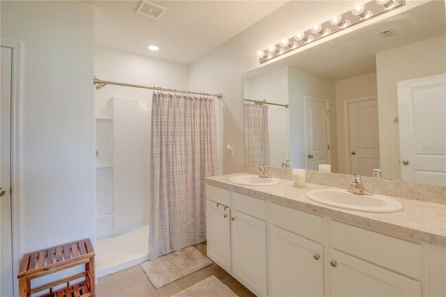 Building Photo - 4940 SW 97th Pl