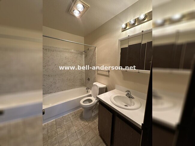 Building Photo - Cozy 1 Bedroom Condo Available for Immediate Move In- RENT SPECIAL $200 OFF FIRST MONTHS RENT!