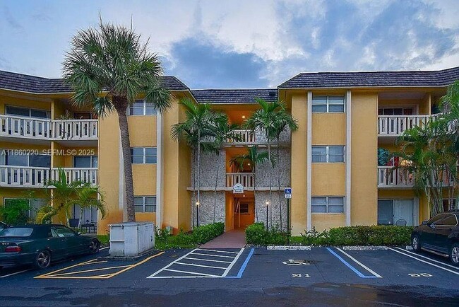 Building Photo - 7480 Miami Lakes Dr