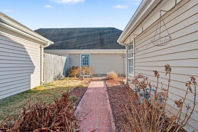 Building Photo - First Floor Primary in Waterford