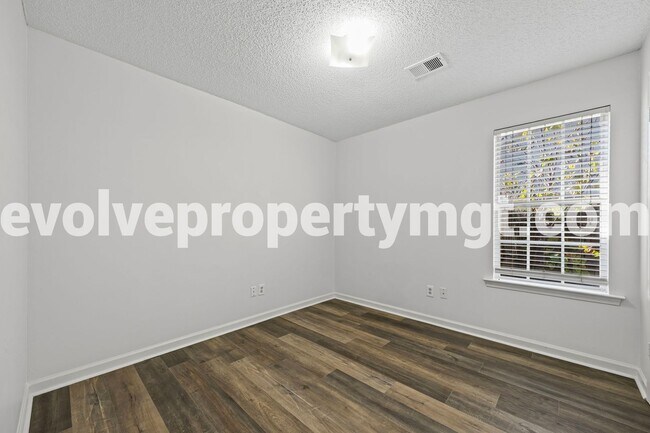 Building Photo - 8608 Port Douglas Dr