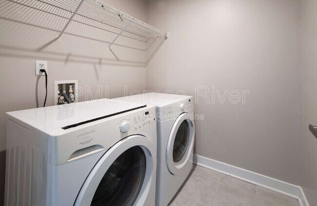 Building Photo - 8225 Spiral Dr