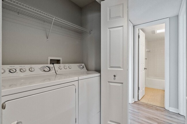 Building Photo - Audubon Park 2/2 Corner Unit Villa with La...