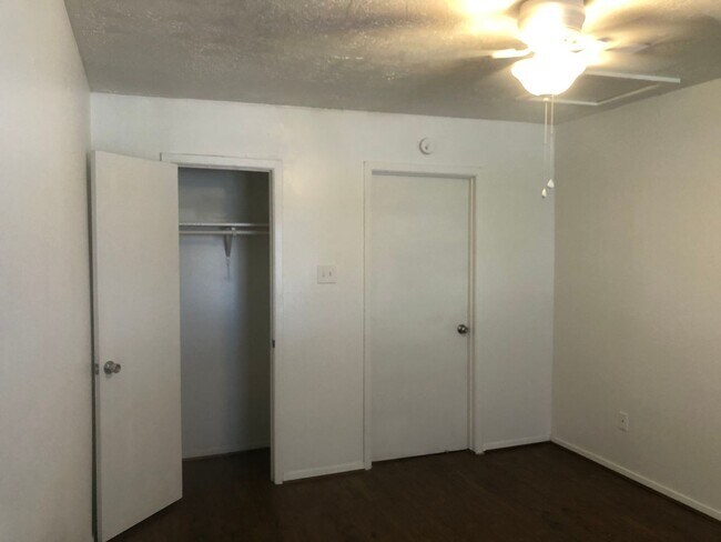 Building Photo - 3600EL