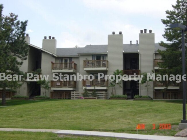 Building Photo - Two Bedroom, One Bath Condo near High School!
