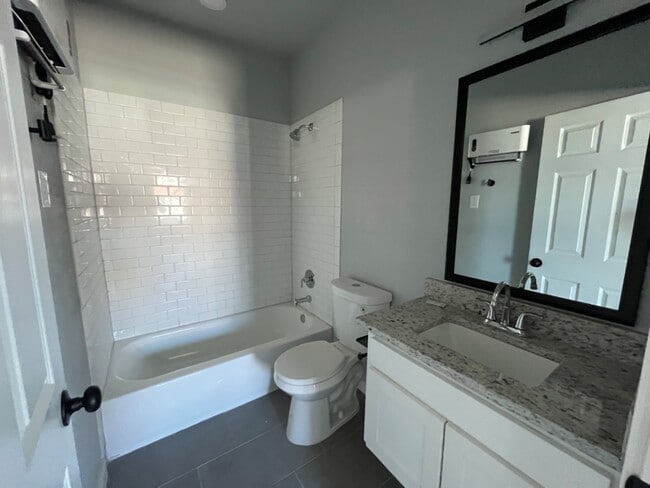 Building Photo - 2714 Observation Dr