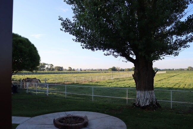 Building Photo - Gorgeous location, spectacular amenities, 3 bedroom furnished home for rent.