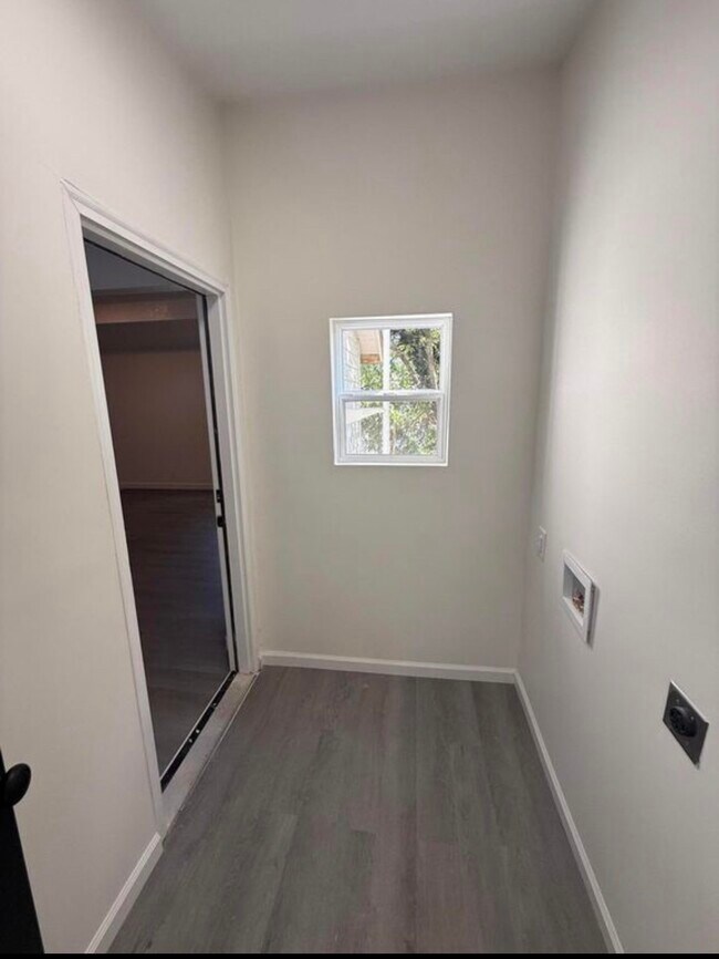 Building Photo - 722 Brawner St