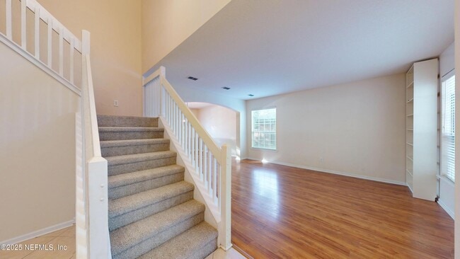 Building Photo - 281 Village Green Ave