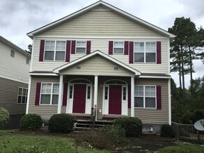 Building Photo - Beautiful Townhome in Tucker Creek