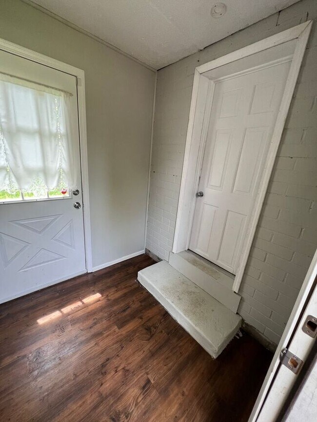 Building Photo - 2 bedroom Single Family Home Niles