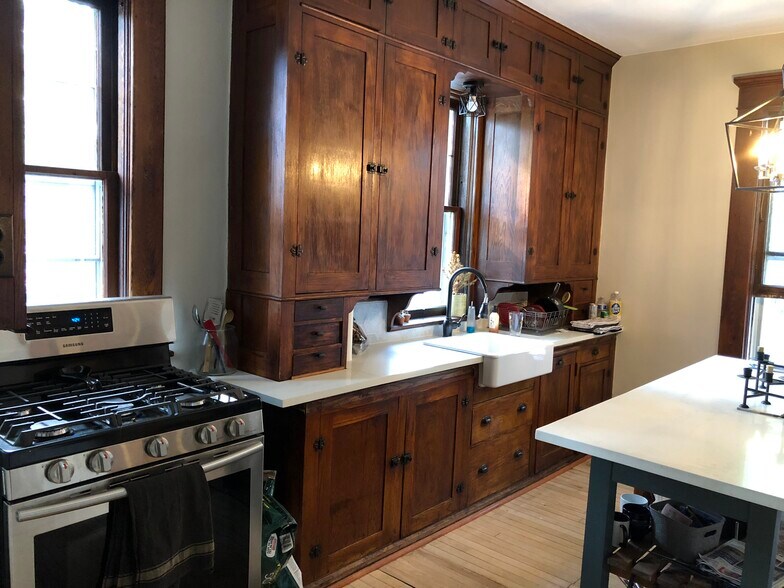 Kitchen - 1016 E North St