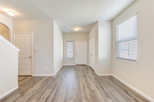Building Photo - 2534 Sturgeon Wy