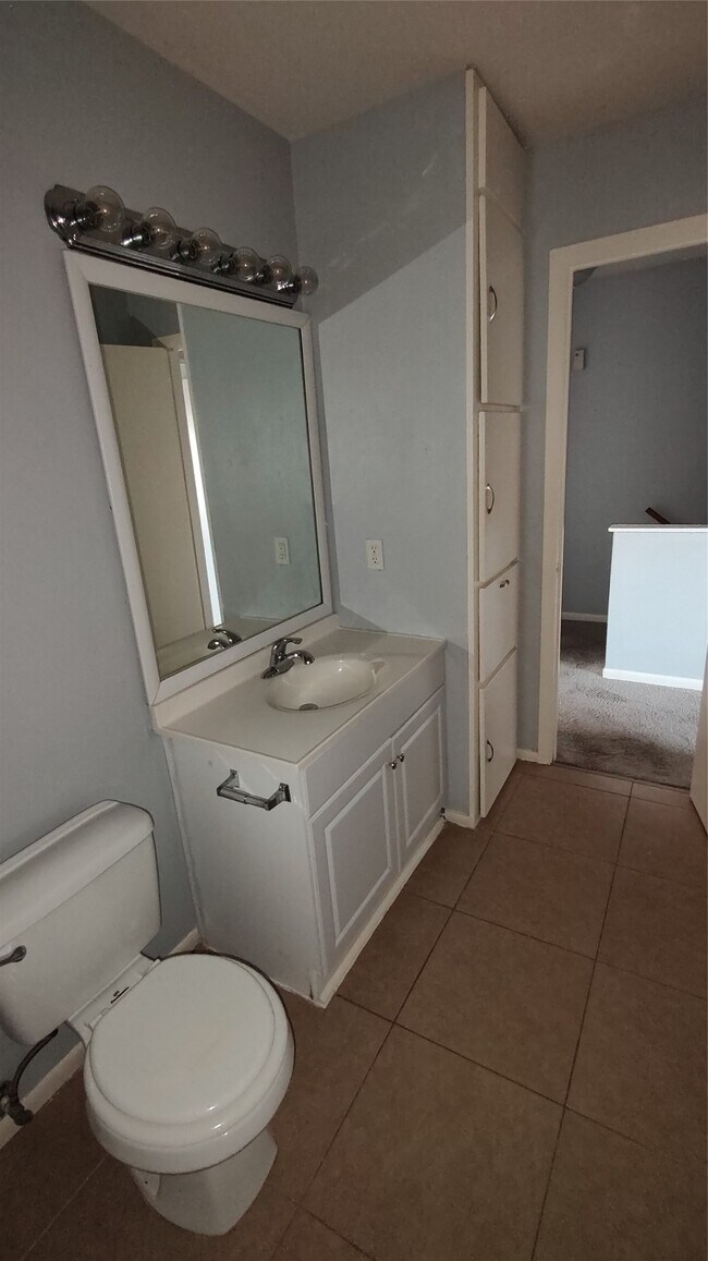 Building Photo - 4513 1/2 Bernardo De Galvez Ave