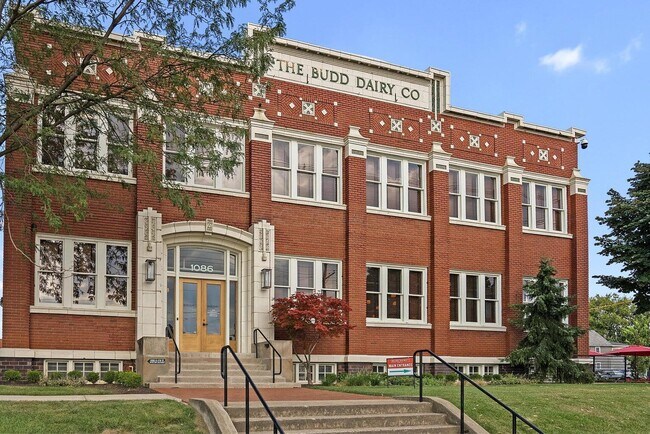 Building Photo - 1145 N High St