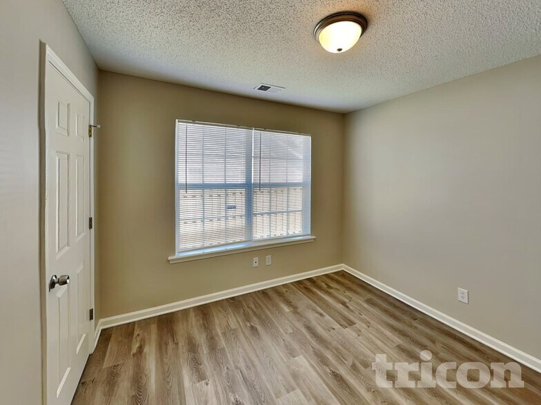 Building Photo - 208 Double Eagle Cir