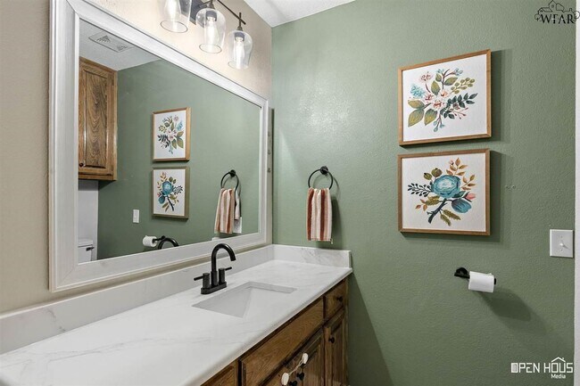 Building Photo - 1510 Bentwood Dr