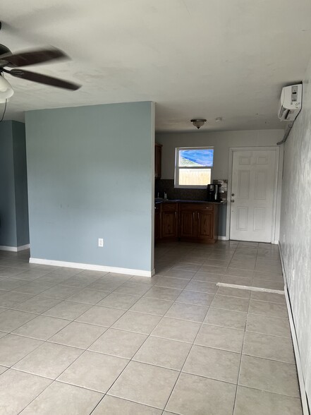 Building Photo - 4643 Myrtle Ln