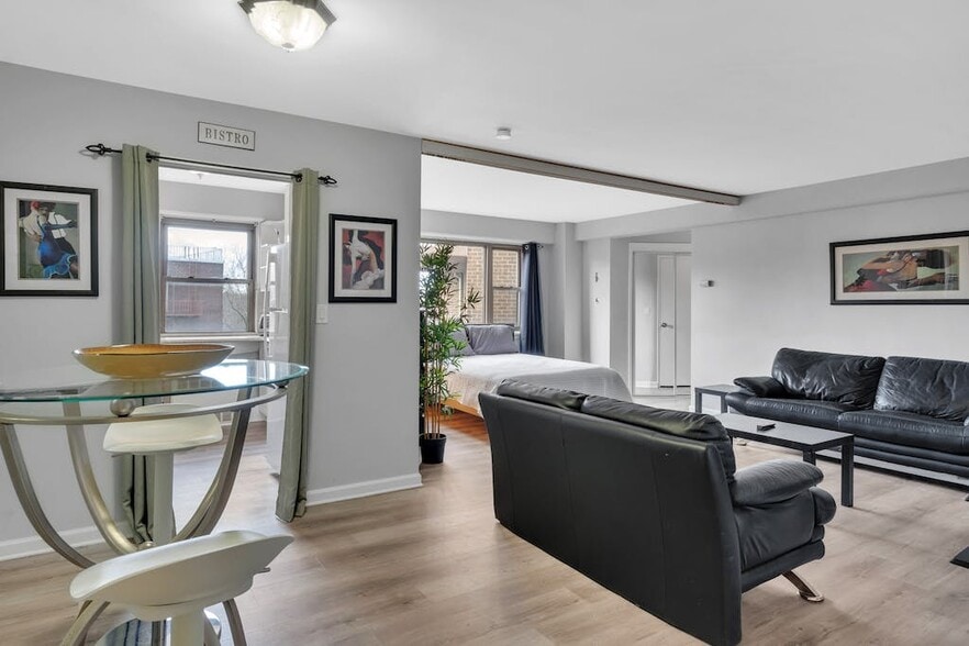 Overview - 8800 Boulevard East