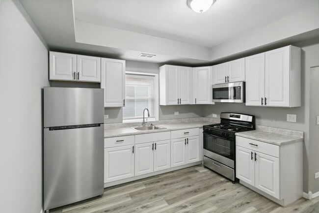 Building Photo - 9305 S Homan Ave