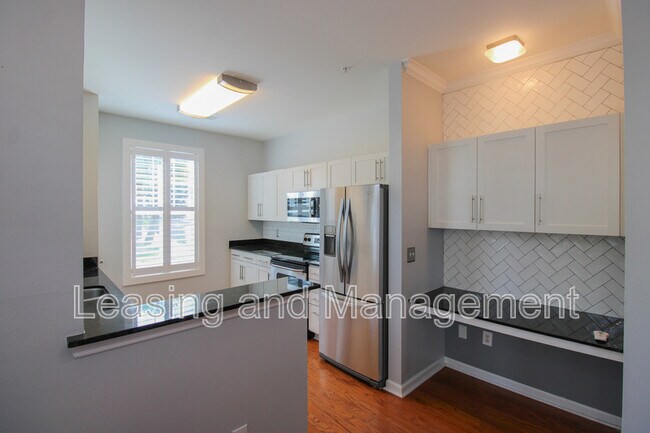 Building Photo - 130 River Landing Dr