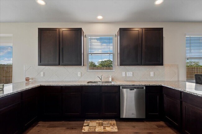 Building Photo - 5639 Brooklyn Rose Dr