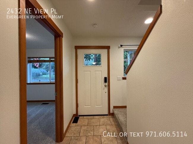 Building Photo - 2432 NE View Pl