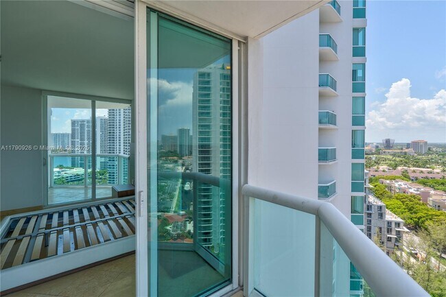 Building Photo - 19400 Turnberry Way