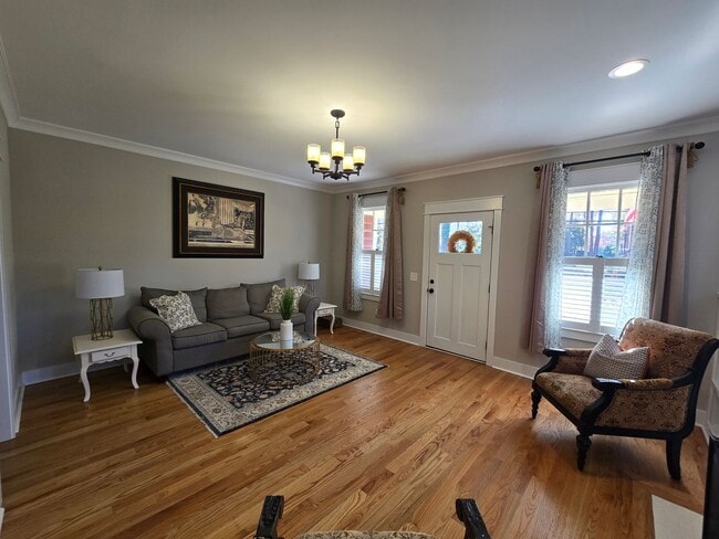 Building Photo - NEW LISTING!!!!!