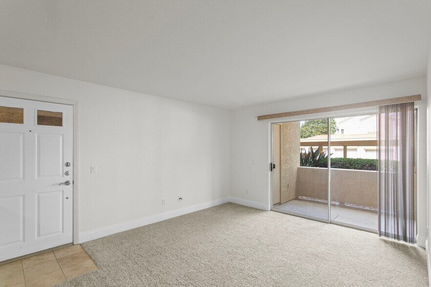 Building Photo - 2320 Del Mar Way