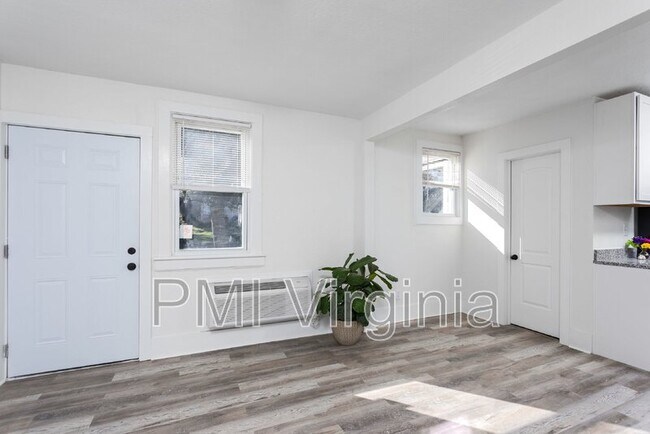 Building Photo - 1619 E Ocean View Ave