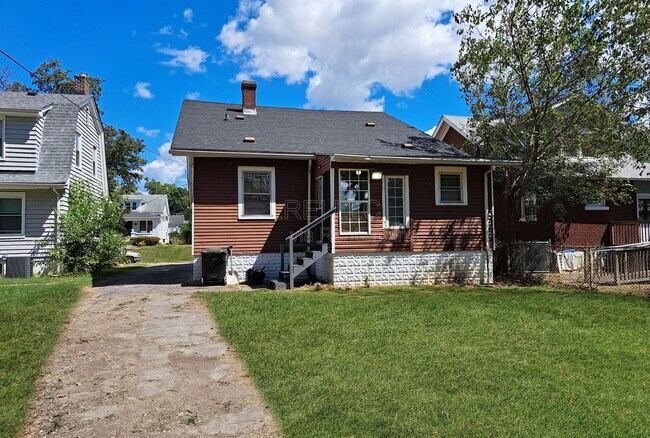 Building Photo - 650 S 43rd St