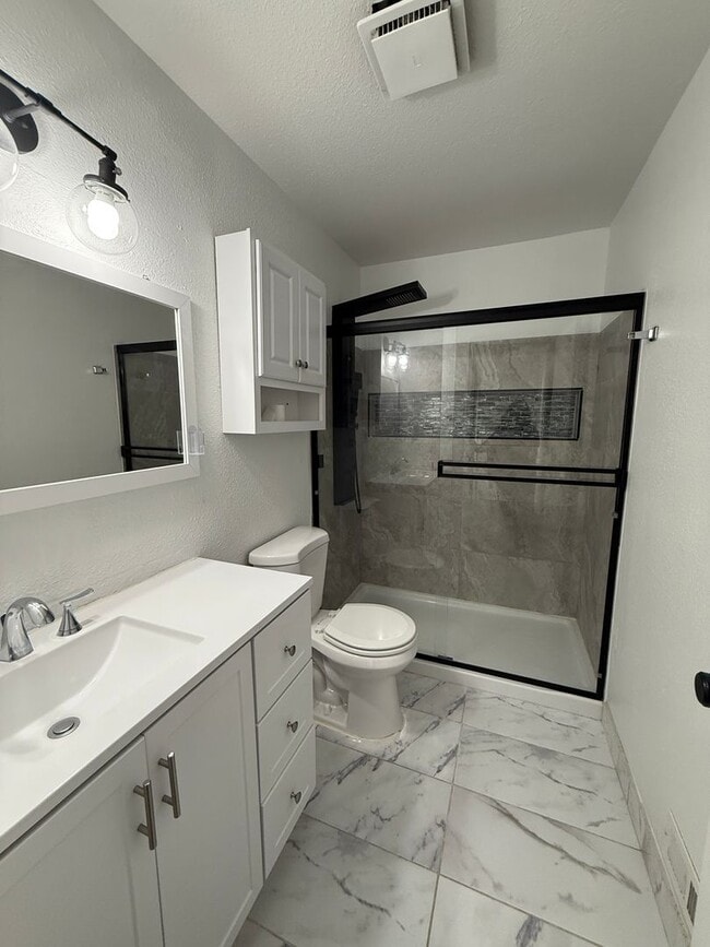 Building Photo - 1028 Bradley Square