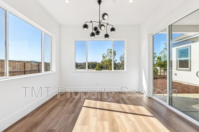 Building Photo - 1007 Bridger Dr