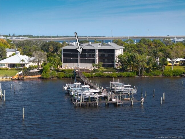 Building Photo - 415 NW North River Dr