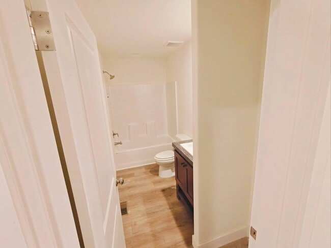 Building Photo - 824 S 1st St