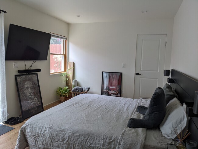 Building Photo - 820 46th St