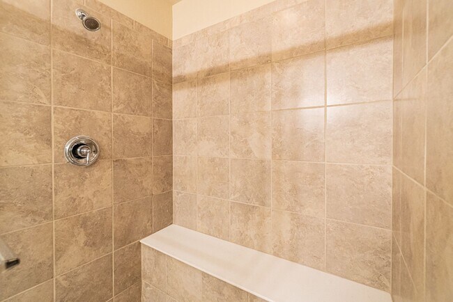 Building Photo - Beautiful Energy Efficient 3/2.5 Townhome ...